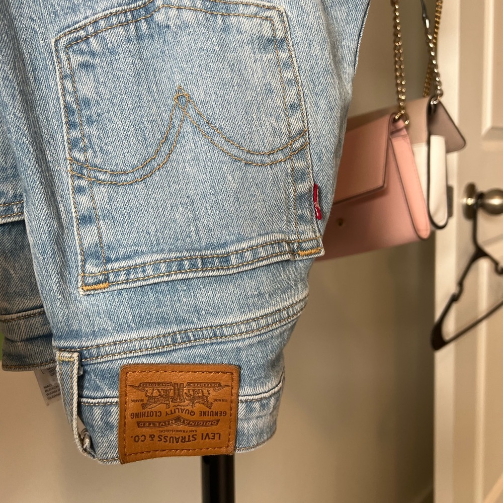 Levi Wedgie Straight Leg Jean